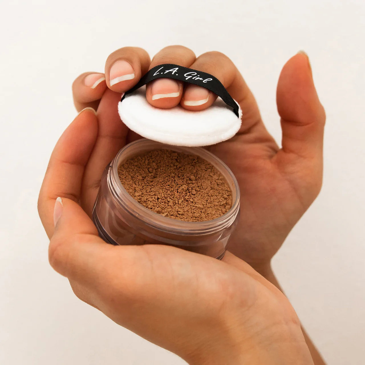 LA Girl Instant Finish Blurring Loose Powder